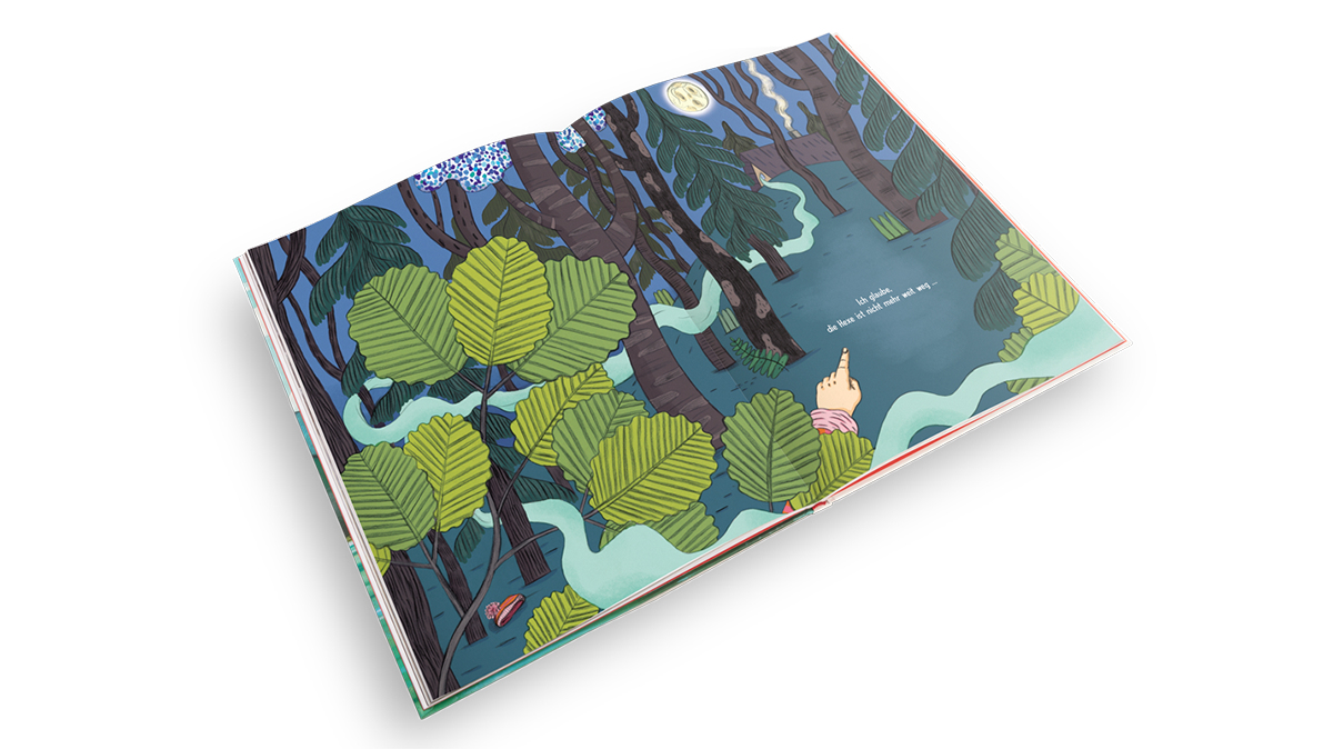 Ein Buch allein im Wald Image 1